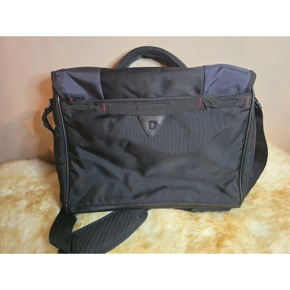 Swiss Gear Traveling Laptop Bag Or Office, All The Space And Pockets You Want
